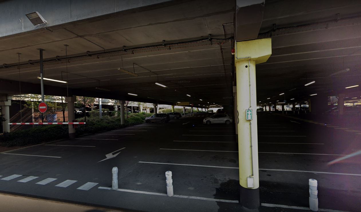 centre commercial Carrefour Chambourcy : Travaux de réhabilitation du parking .